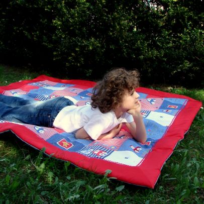 Patchwork autós vízhatlan aljú kifekvő