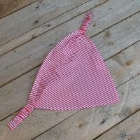 Piros-fehér csíkos lányka patentos fejkendő